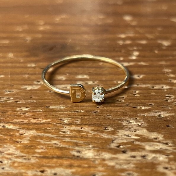 "clarity letter" ring in 18kt solid gold and diamond