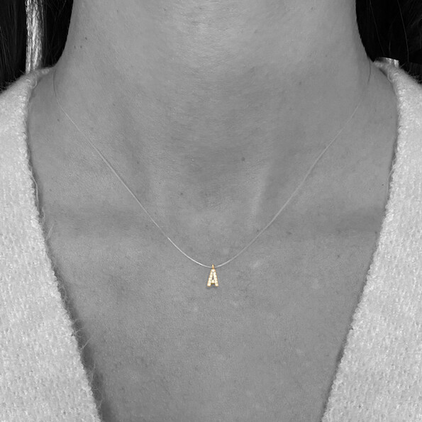 Invisibile initial in 18kt solid gold and diamonds